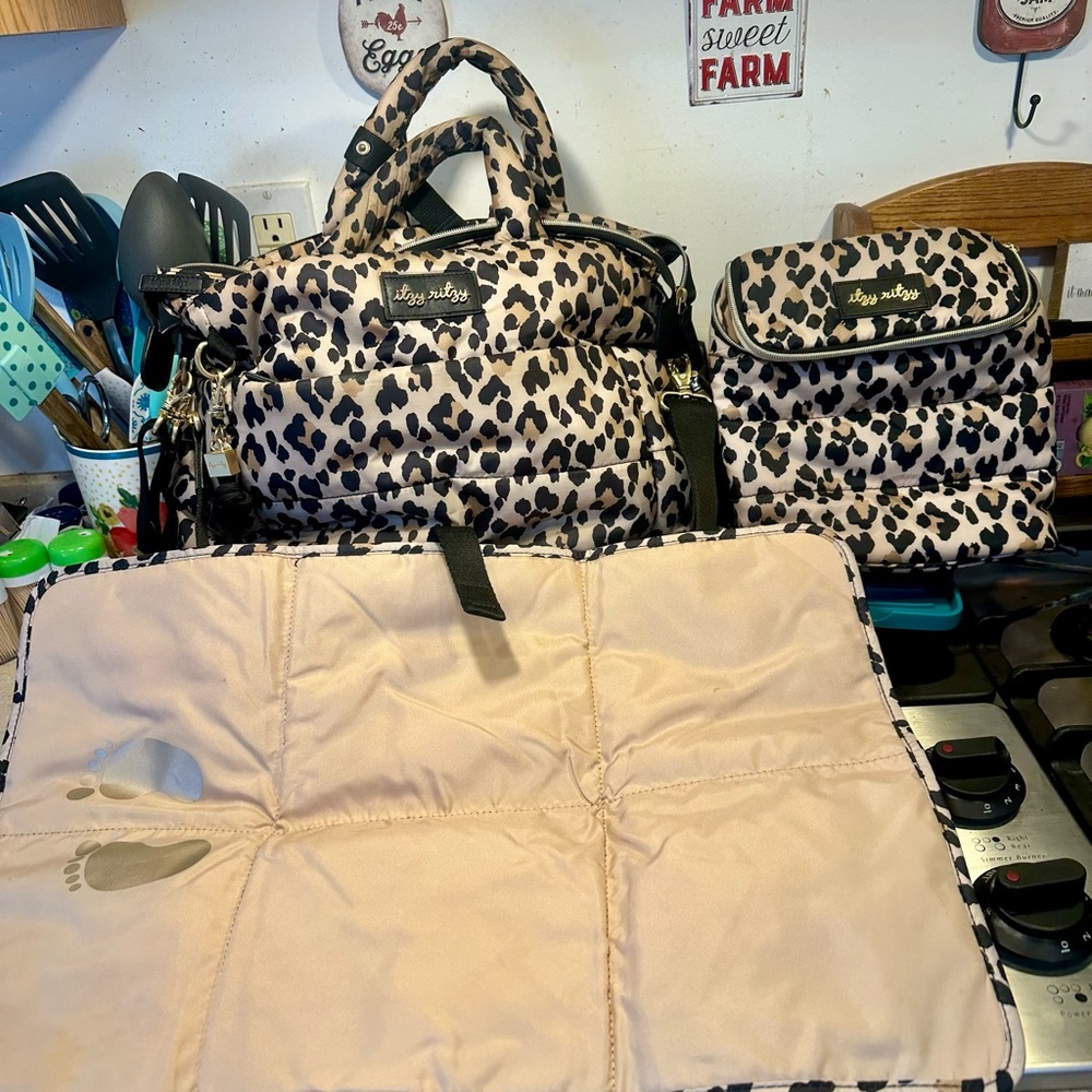 Itzy Ritzy Leopard Print Baby Bag Set